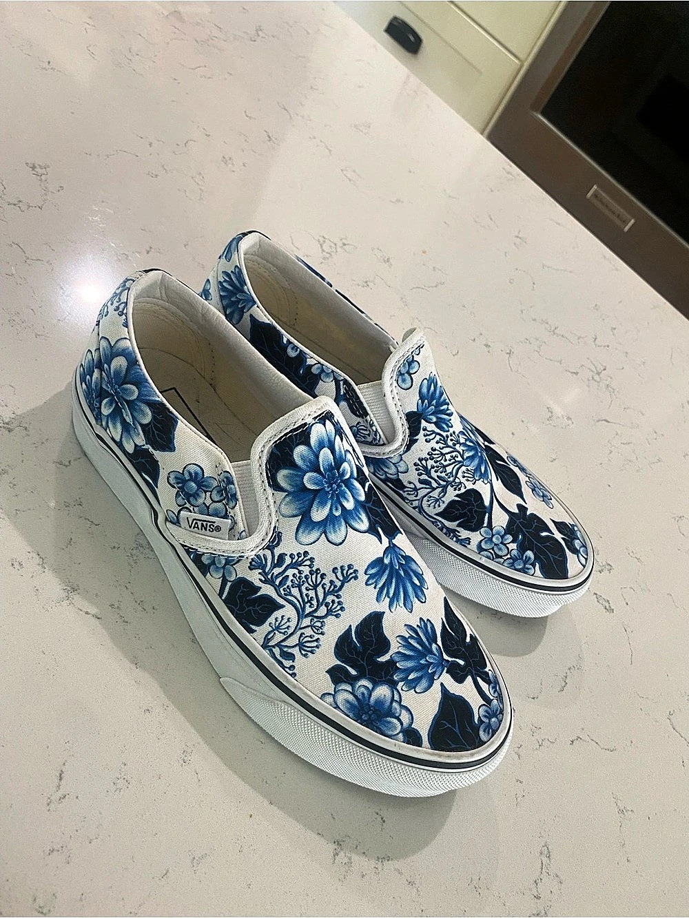 Vans Classic Slip-On Floral Blue Floral Slip-On Sneakers in Blue & White